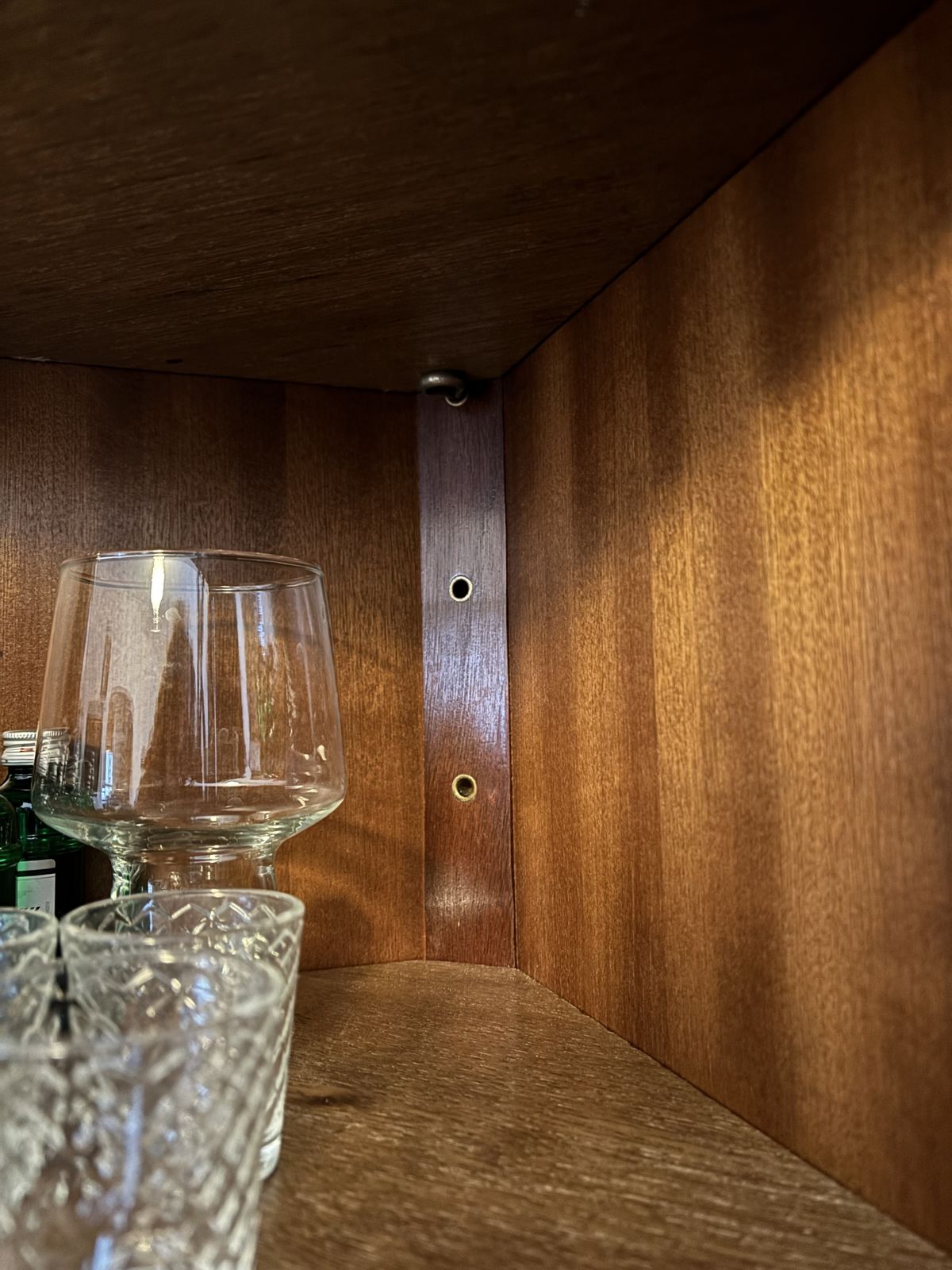 1930’s Georgian Style Drinks Cabinet, Corner Unit, Mahogany photo vinterior