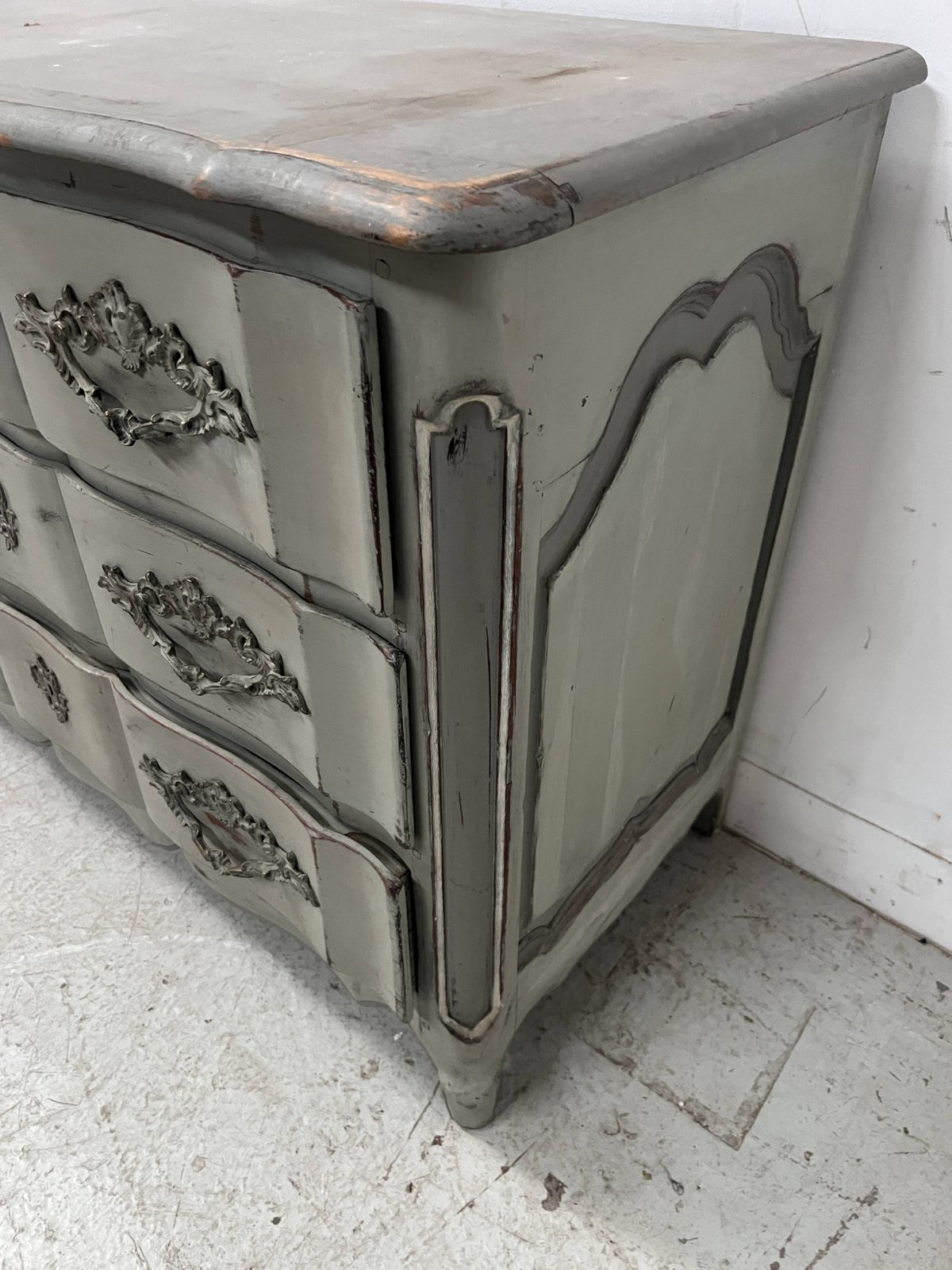 Louis XV Style Serpentine Commode In Patinated Oak, 20th Century photo vinterior