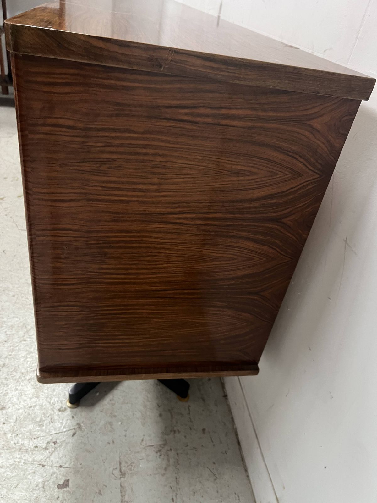 photo furniture Scandinavian Sideboard In Veneered Wood With Iron Legs, 20th Century