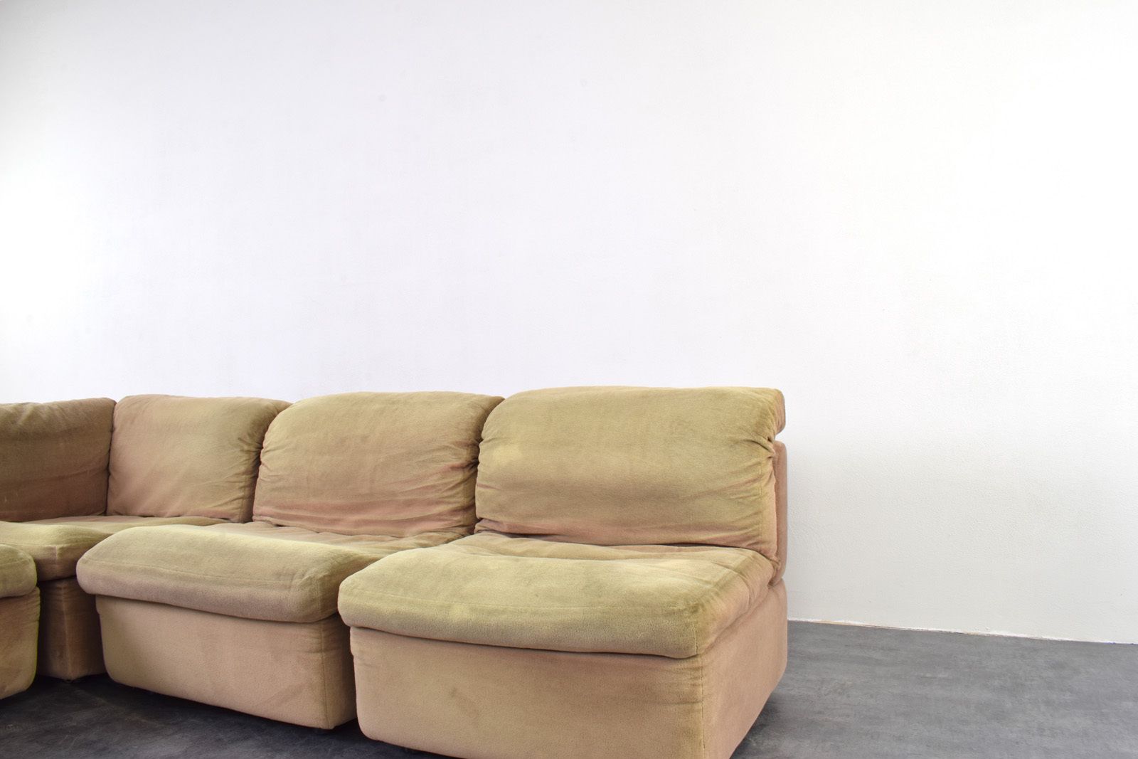 photo furniture Mid Century Modular Corner Sofa By Rolf Benz, 1970s.