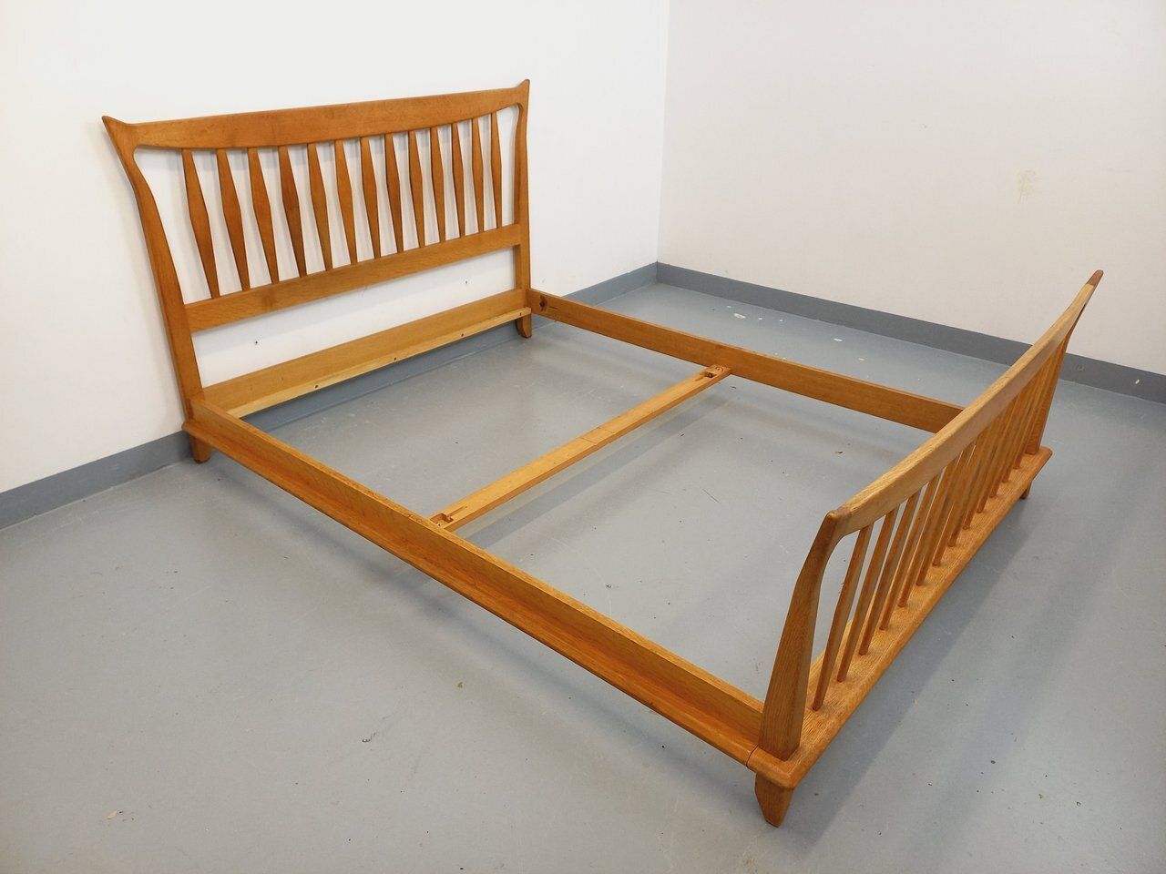 photo vintage Guillerme And Chambron Double Bed In Solid Oak