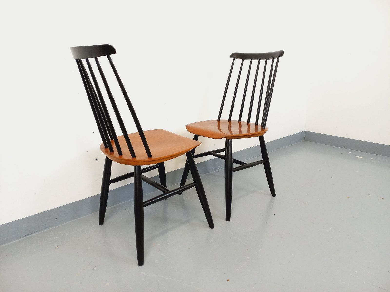 481.0 2 Fanett Scandinavian Chairs By Ilmari Tapiovaara In Teak photo