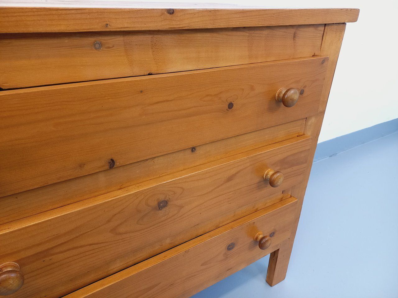 Rustic Chest Of Drawers With 3 Pine Drawers photo 470.0