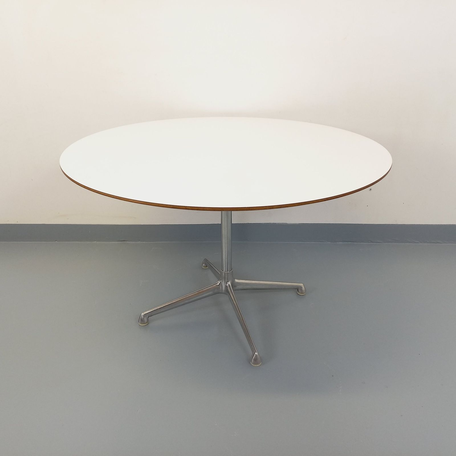 Eames Round Table For Vitra In White Melamine, Wood And Metal