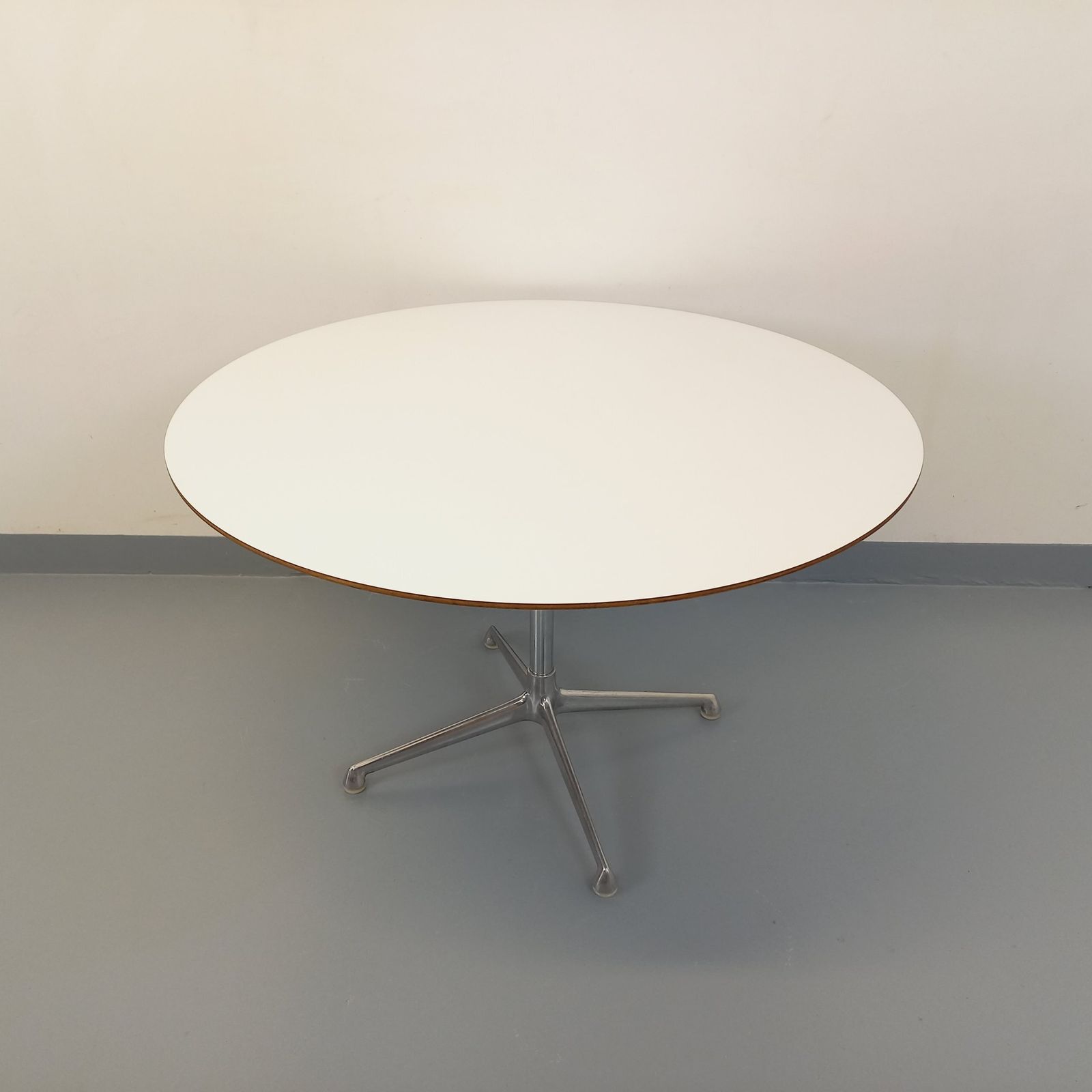 Eames Round Table For Vitra In White Melamine, Wood And Metal photo 2164.0