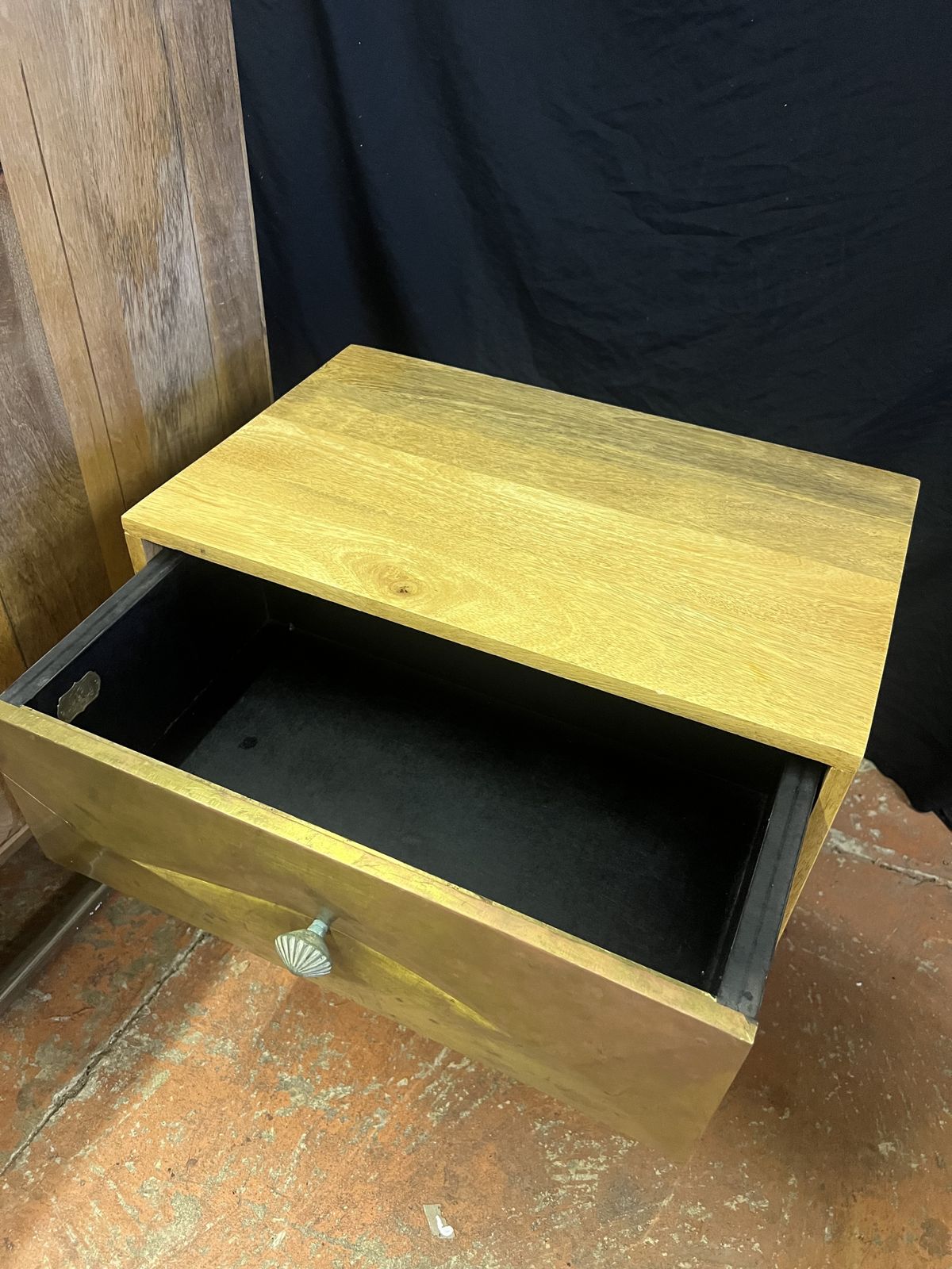 Pair Of Graham And Green Umberto Brass Bedside Tables photo Furniture