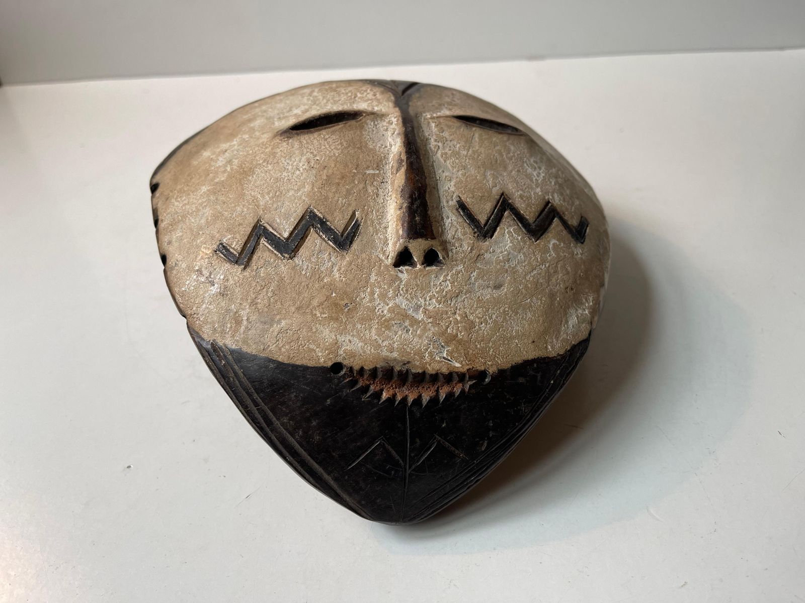Masque vintage Lega Kwele du Congo, Afrique, années 1970 photo for sale