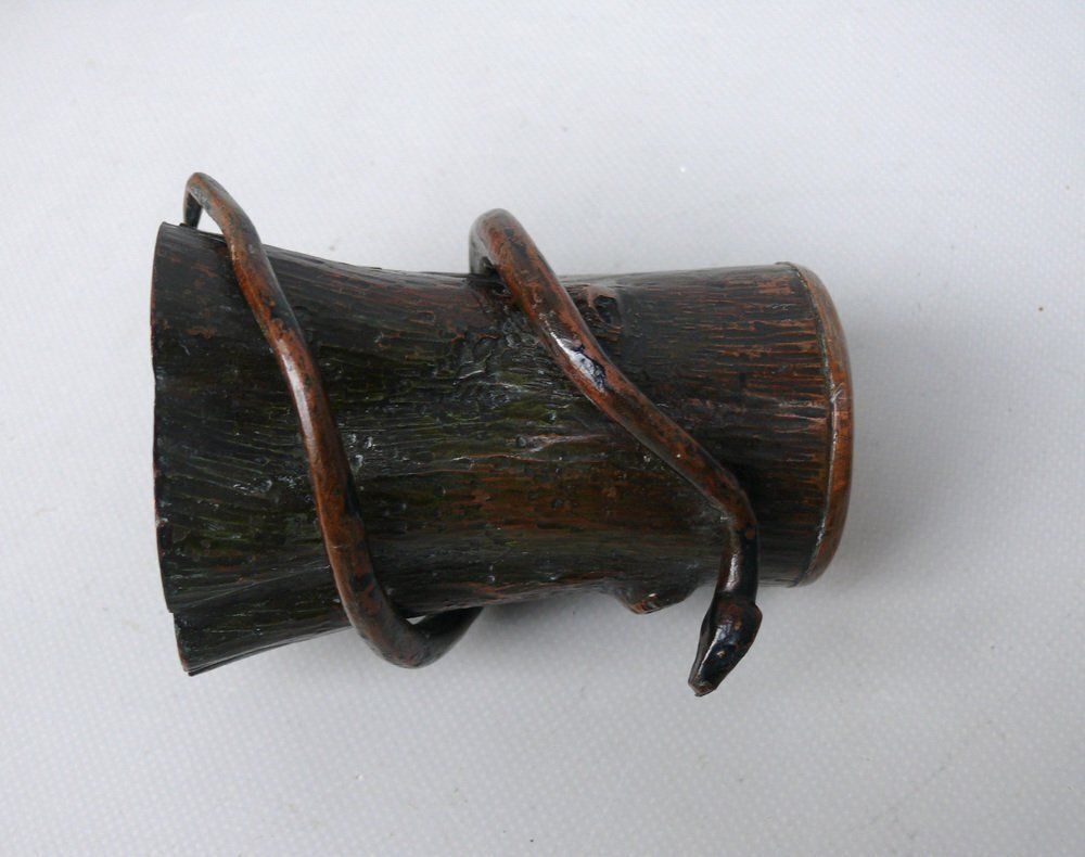 photo furniture Small Art Nouveau Schlange Auf Baumstumpf In Copper, 1890s