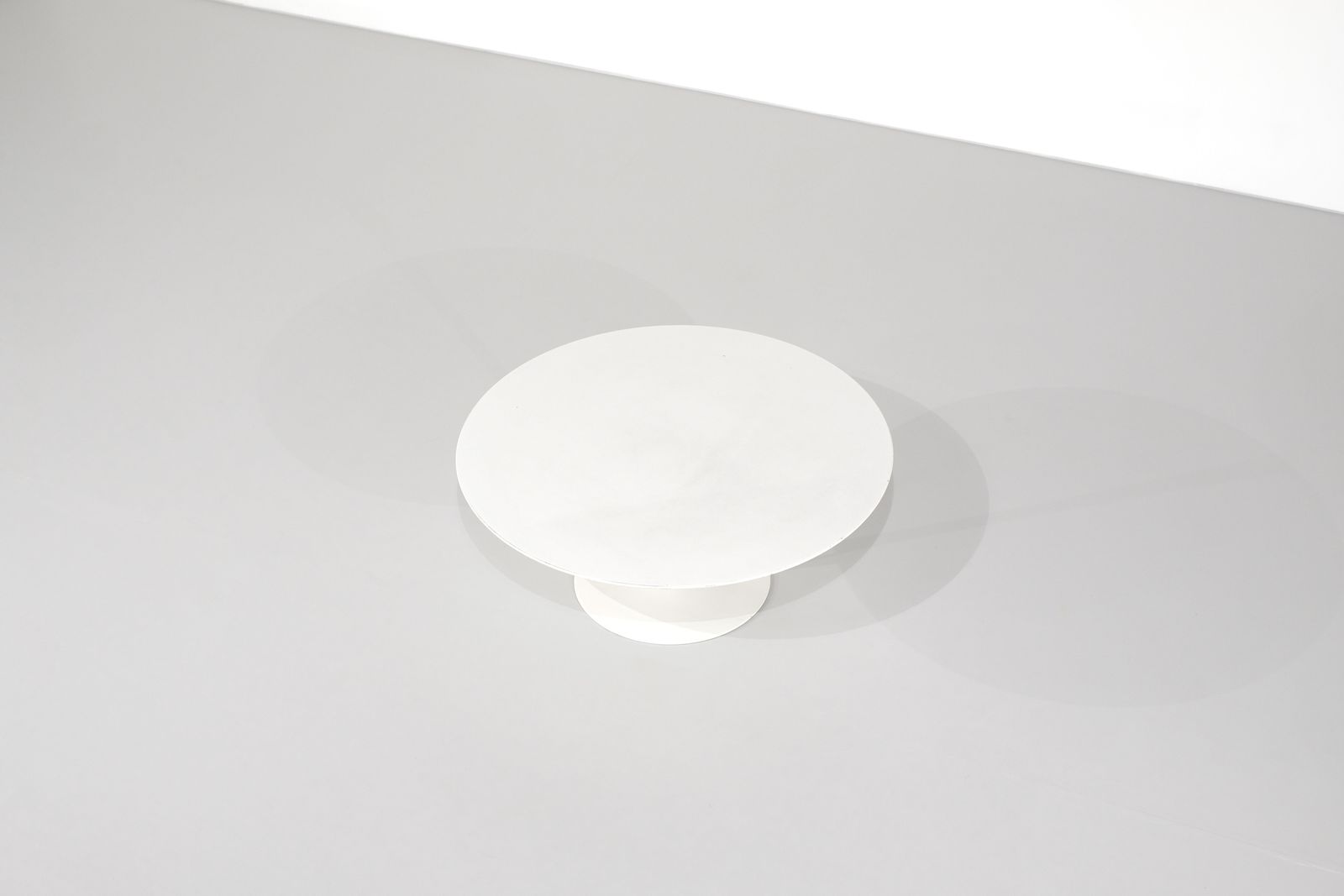 Coffee Table " Tulip " Laminated By Eero Saarinen For Knoll, USA. photo vinterior