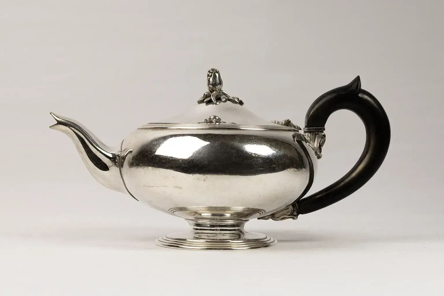 Christofle Teapot In Silver Plated Metal And Blackened Wood – Triple Filet Model, Late 19th Century photo furniture