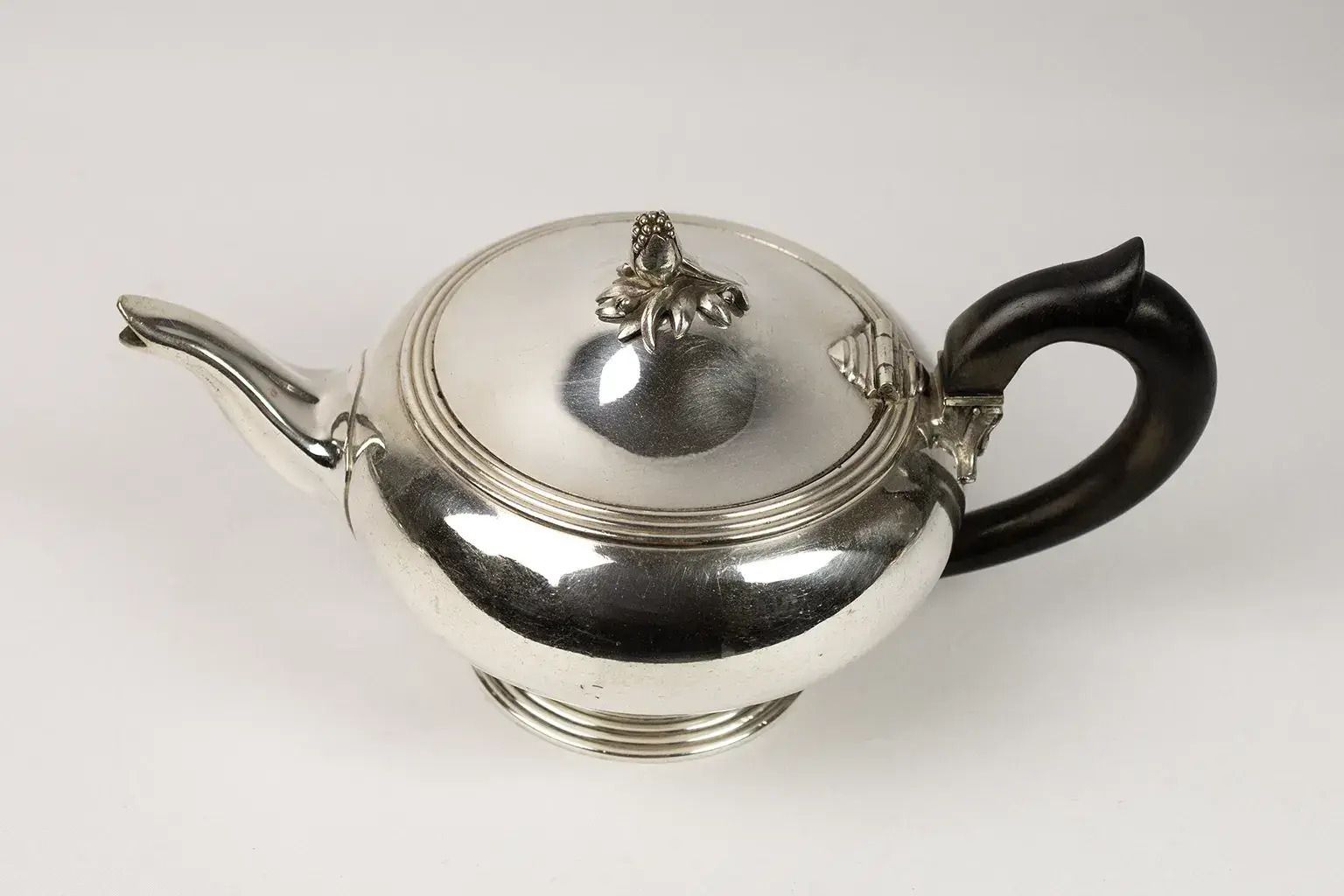Christofle Teapot In Silver Plated Metal And Blackened Wood – Triple Filet Model, Late 19th Century photo Home Decor