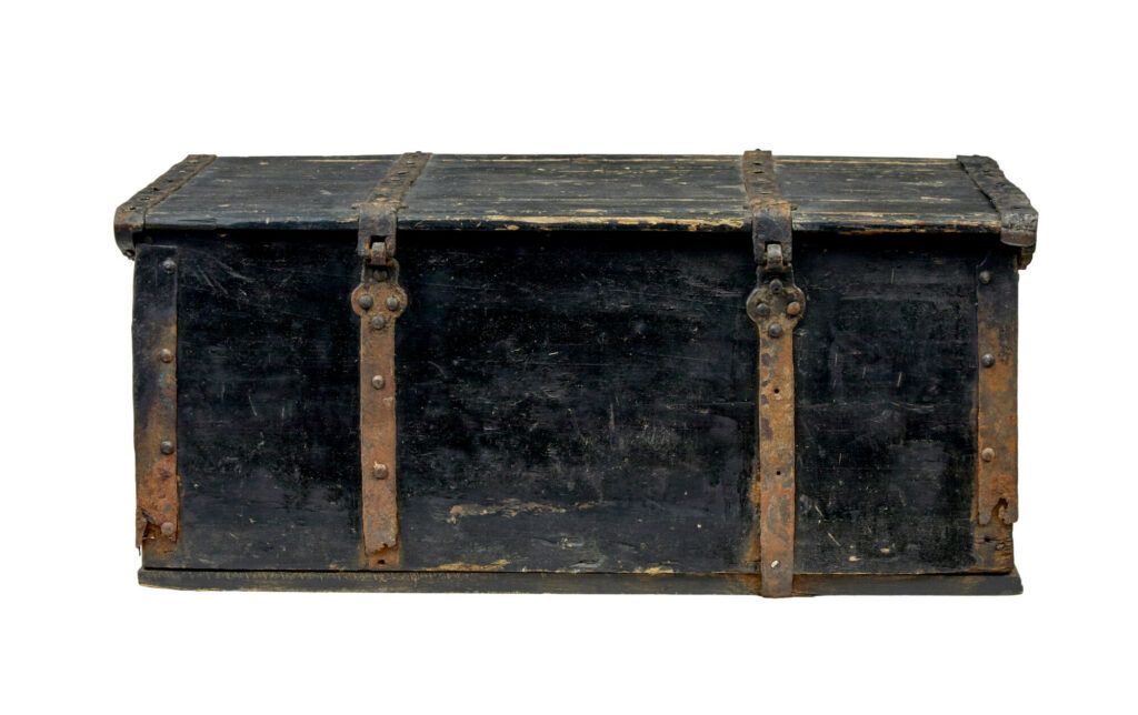 Scandinavian Mid 19th Century Painted Pine Chest photo vinterior