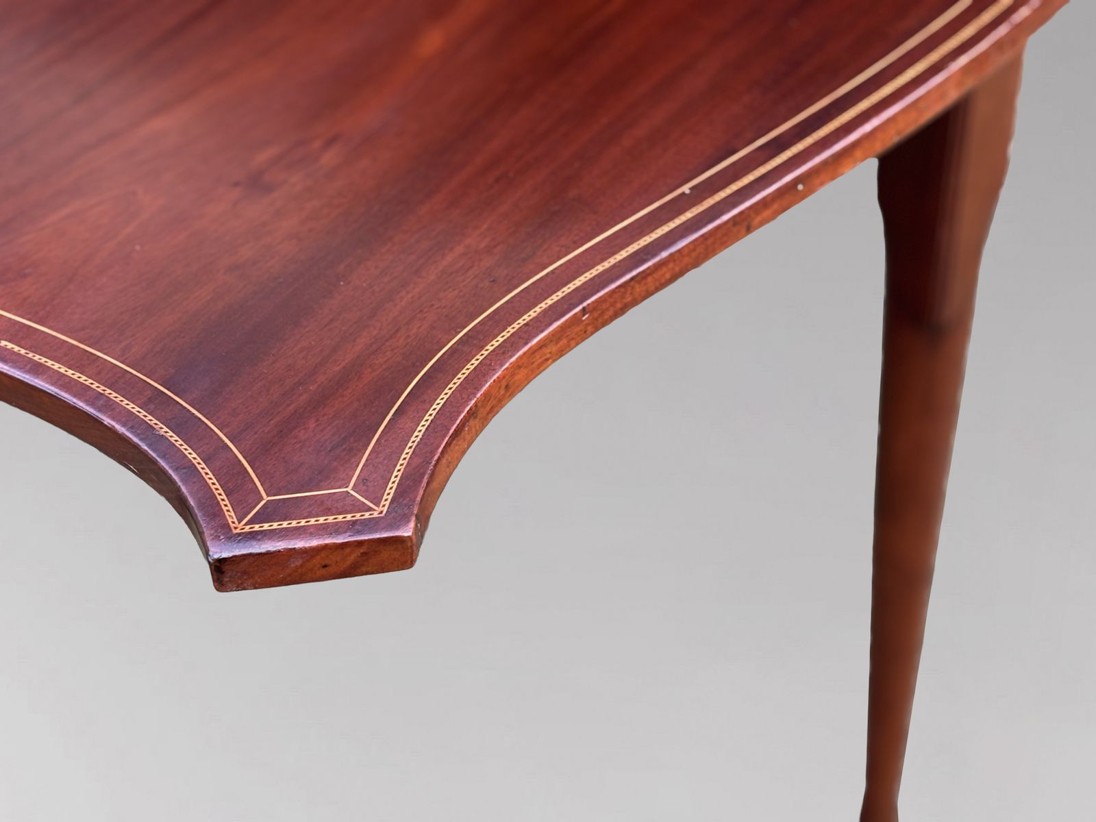 Late 18th Century George III Period Mahogany Marquetry Drop Leaf Dining Table photo vinterior