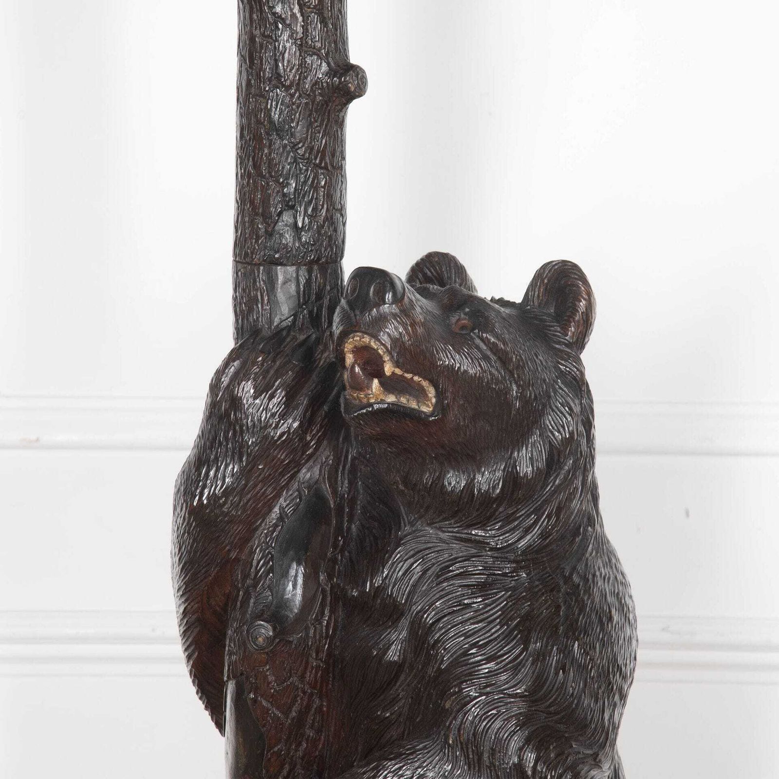 photo vinterior 19th Century Carved Bear Hall Stand