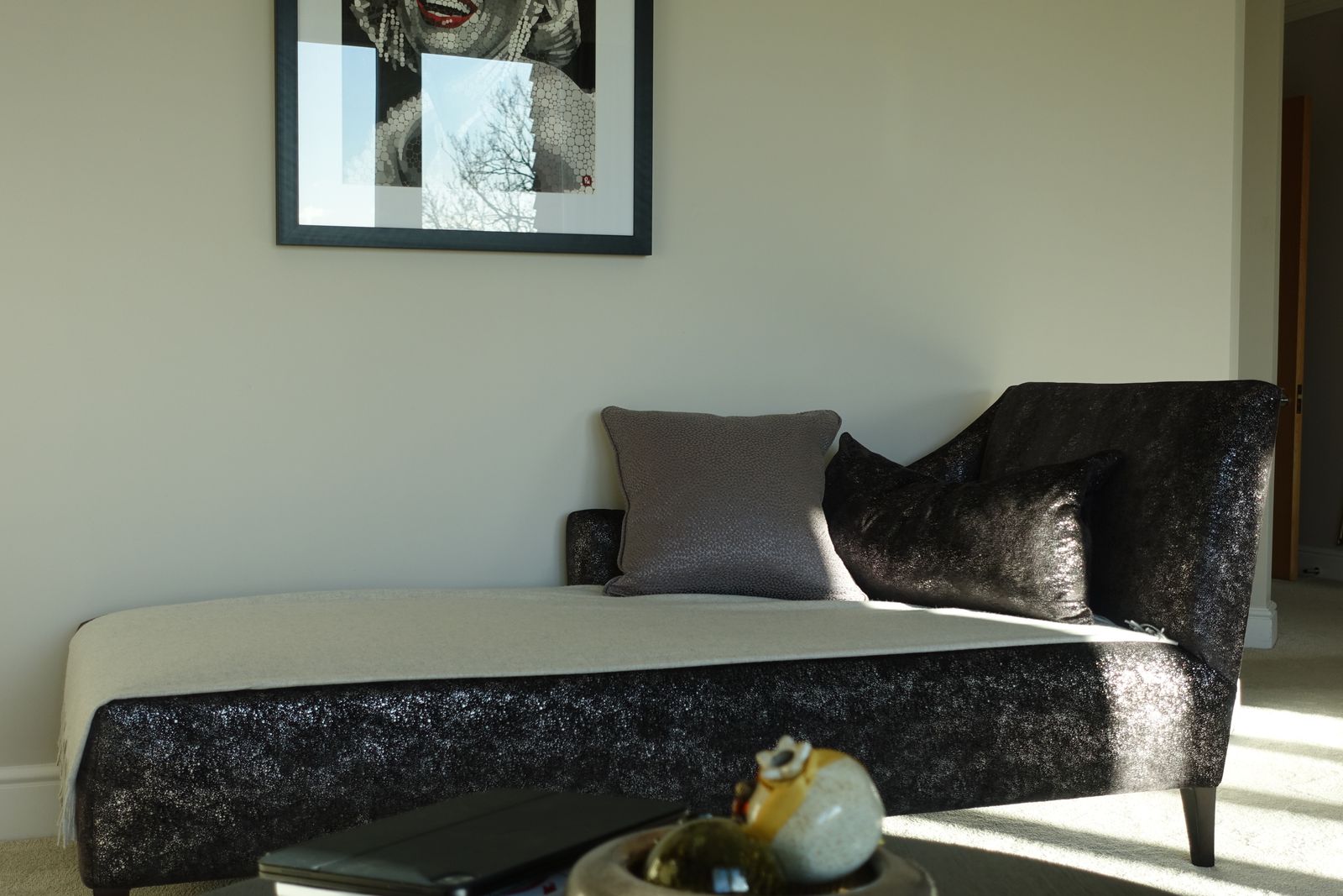 Elegant Upholstered Chaise Lounge / Daybed – Contemporary Classic, Excellent Condition photo for sale