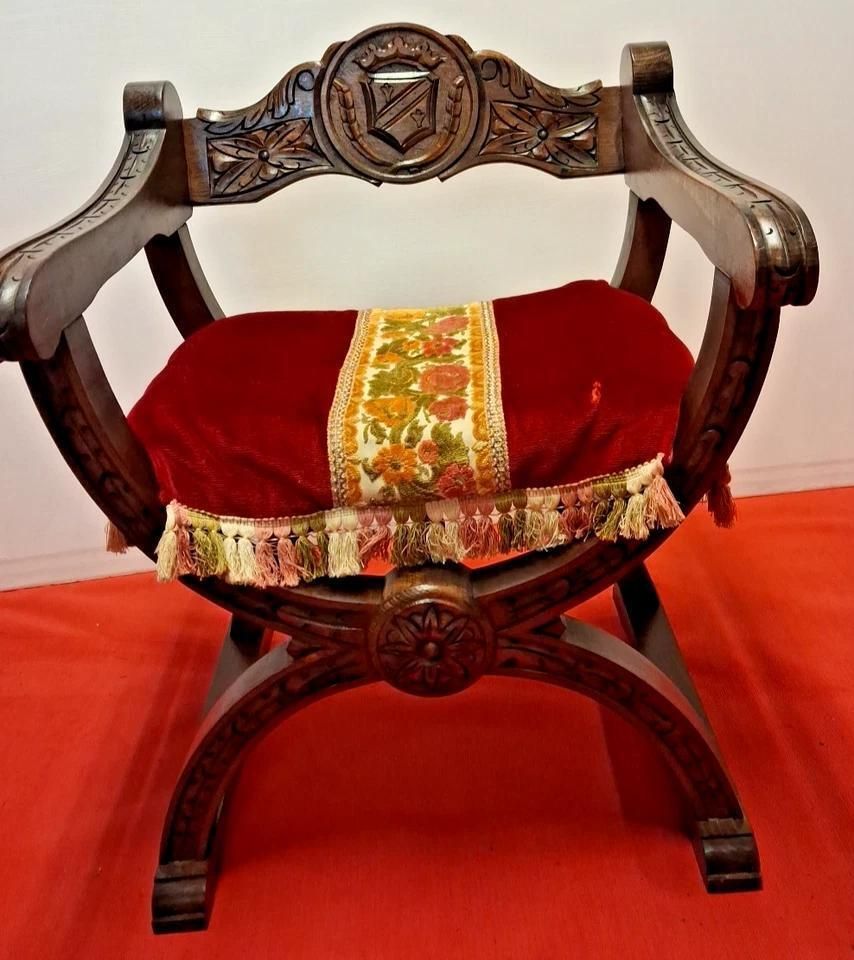 Share Italian Renaissance Style Dante Luther Chair With Intricate Carving