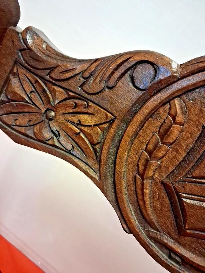 Share Italian Renaissance Style Dante Luther Chair With Intricate Carving photo Furniture