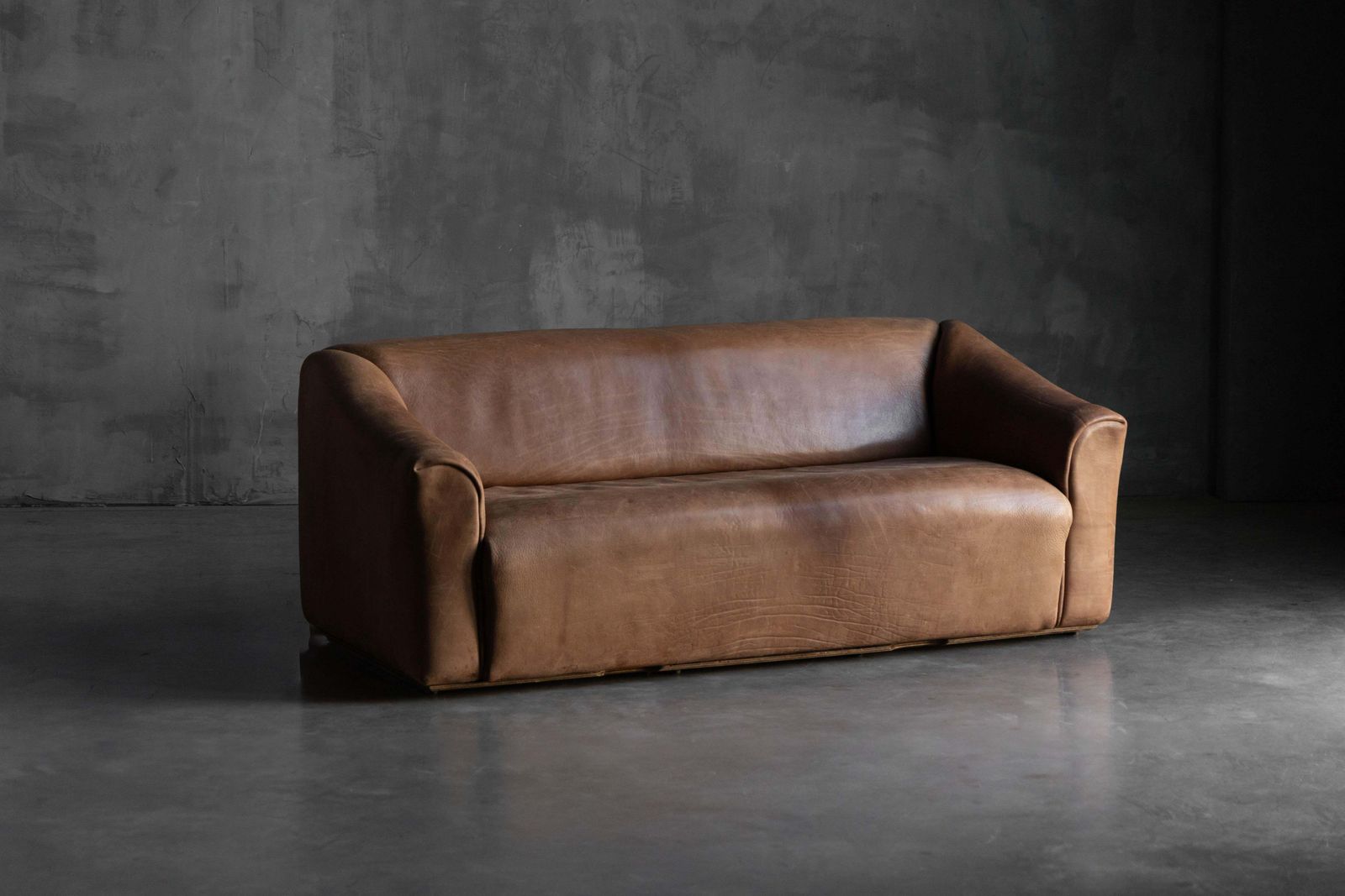 De Sede Ds 47 Bullhide Leather Sofa, Switzerland, 1970s photo furniture