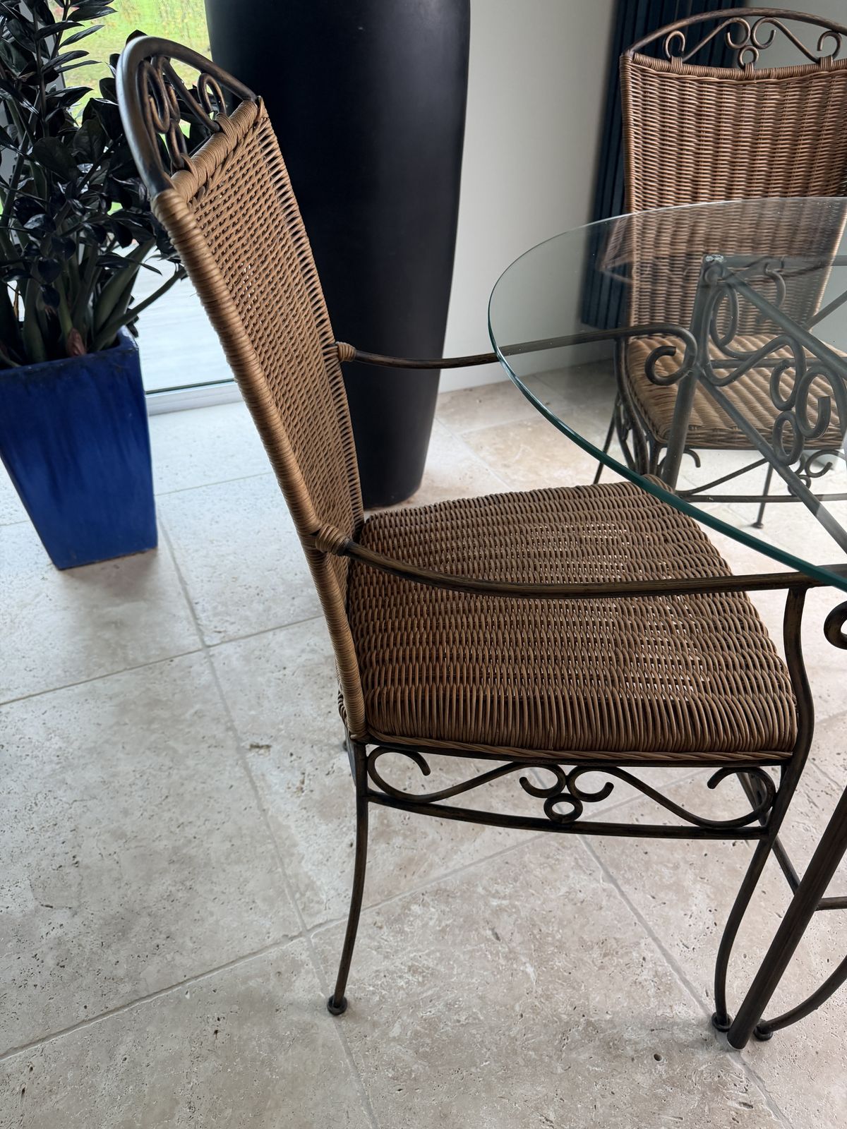 Round Glass Dining Table And 4 Brass & Wicker Chairs photo 600.0