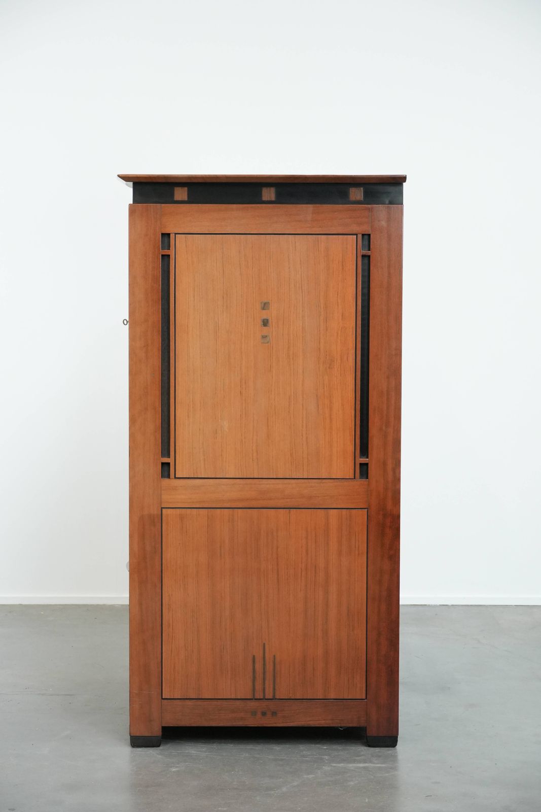 Stijlvol Art Deco Design Kast / Audio  / Tv Meubel Met Fraaie Details photo 2422.0