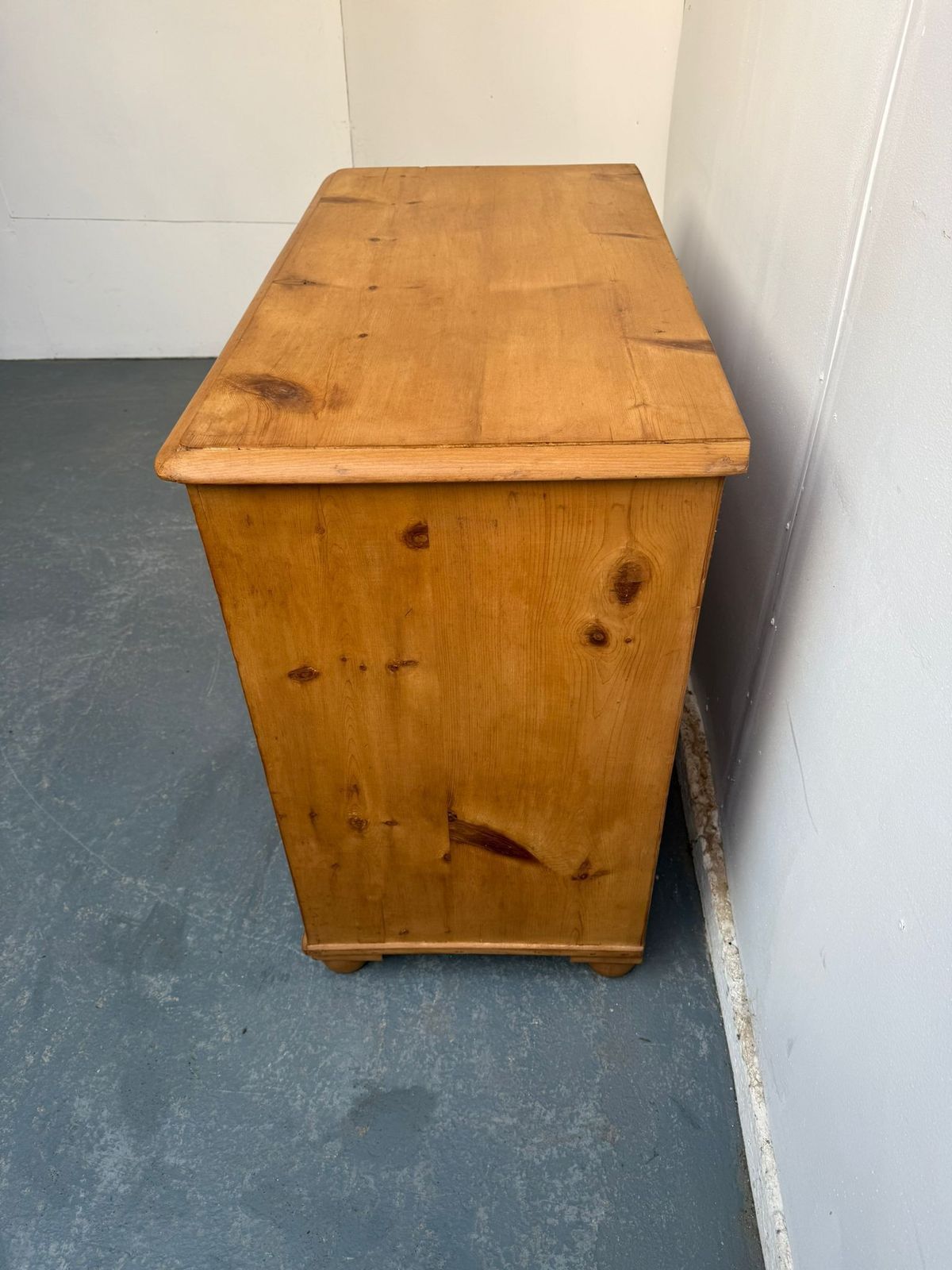 A Superb Low Pine Victorian Waxed 5 Drawer Chest Of Drawers photo vinterior