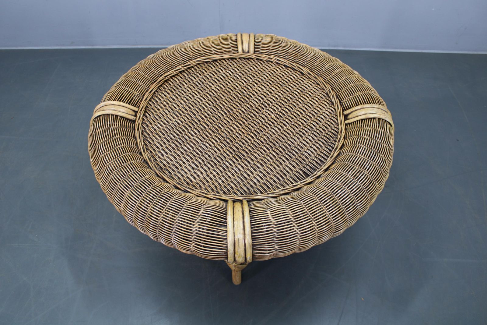 photo vintage Vintage Organic Rattan Armchair And Round Coffee Table Set, 1980s 1990s