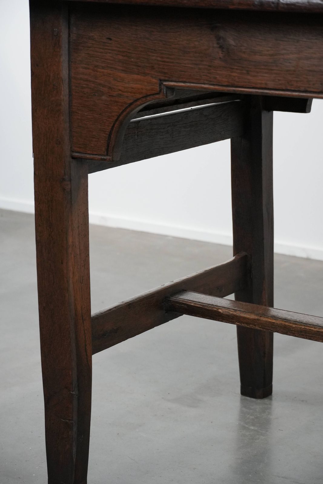 photo for sale Unique Antique Rural English Oak Dining Table From The Early 18th Century For 4 To 6 People With Beautiful Details And A Beautiful Patina
