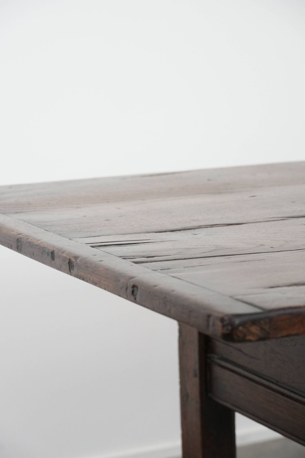 2651.0 Unique Antique Rural English Oak Dining Table From The Early 18th Century For 4 To 6 People With Beautiful Details And A Beautiful Patina photo