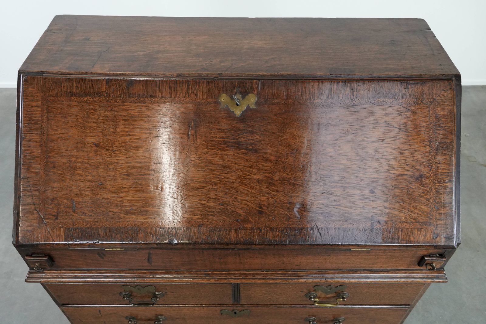 Grote Antieke 18e Eeuwse Engelse Eiken Ladekast/Bureau/Ladekast Met Geheime Vakken En Getrapt Interieur photo buy