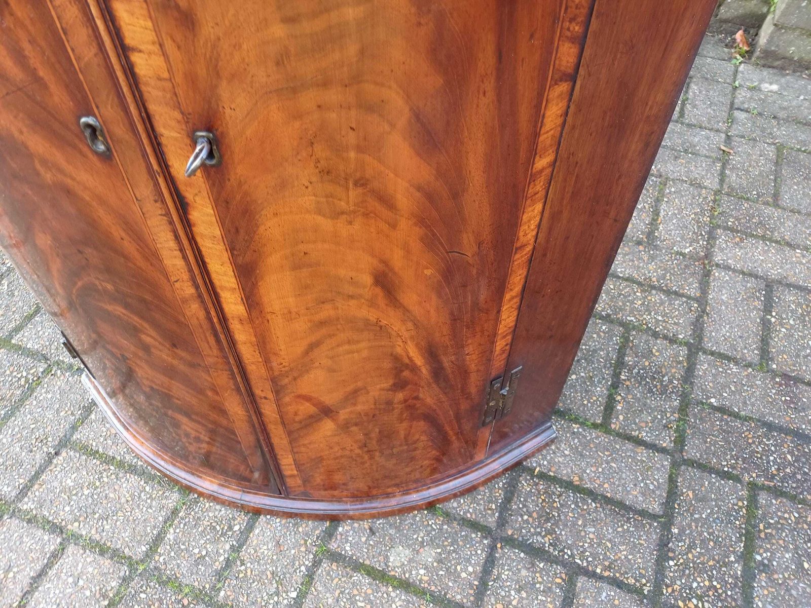 photo furniture Superb Antique Curved Mahogany Corner Cupboard C.1820 50 Solid Oak Inlay & Marquetry Original Key Some Repairs Free Hand Delivery