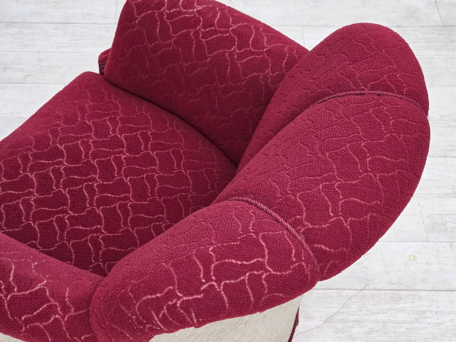 1950s, Danish Armchair, Red And Light Grey Furniture Wool, Carved Oak Wood. photo vinterior