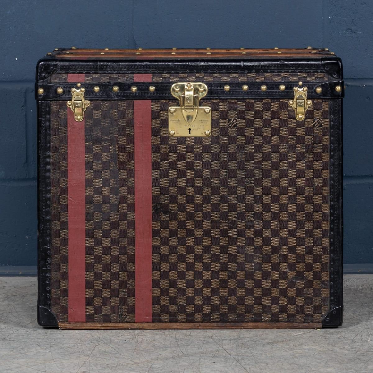 Louis Vuitton Hat Trunk, Damier Canvas & Black Leather, France, 1920 photo Furniture