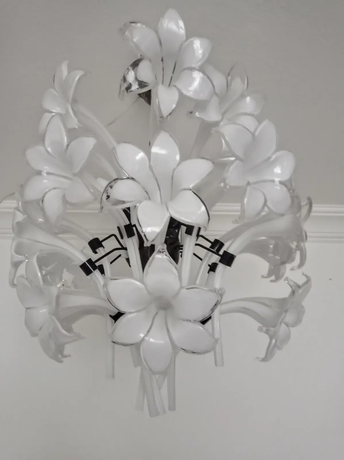 photo furniture Vintage 1970s Large Italian Murano Chandelier