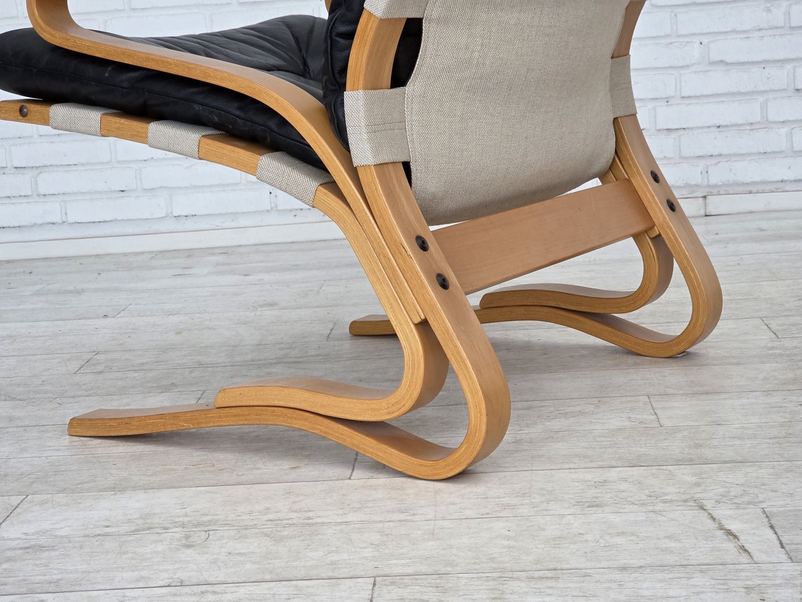 photo vinterior 1970s, Norwegian Design, Armchair Model "Kengu", Leather, Bent Wood.