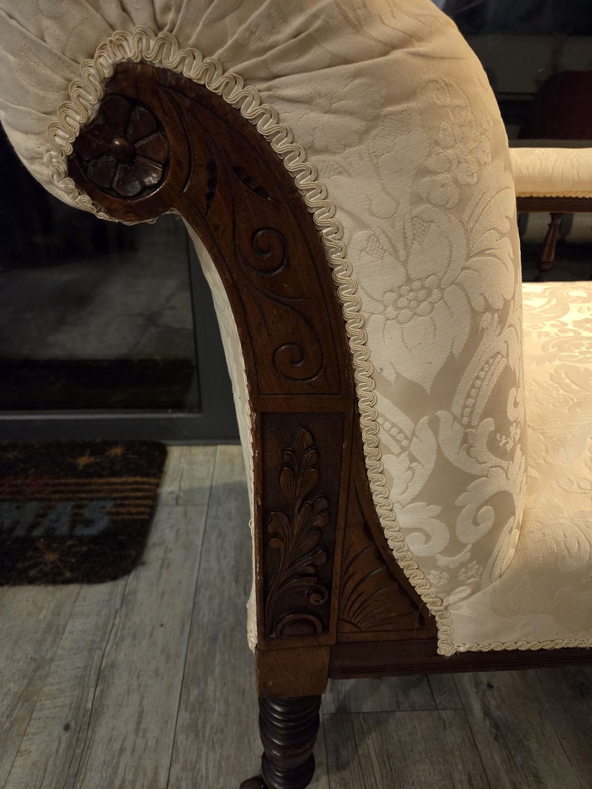 Edwardian Chaise Lounge With Cream Damask Fabric photo Furniture