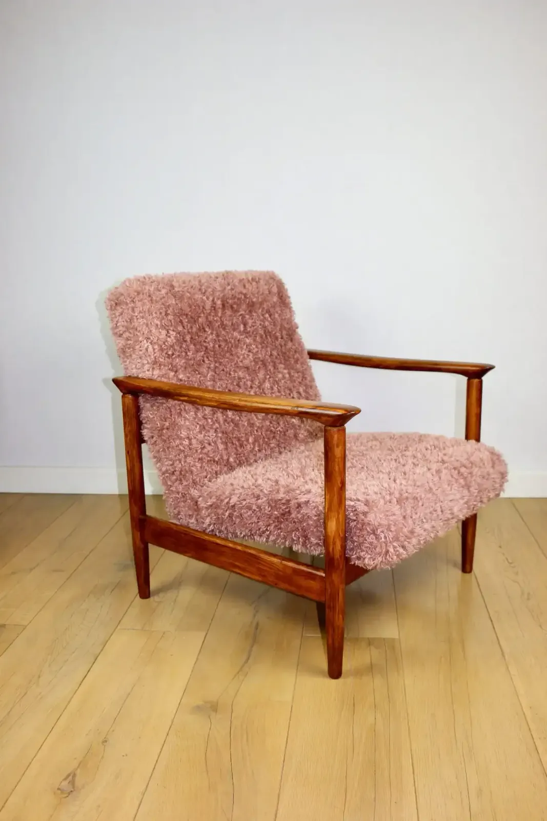 Gfm 142 Armchair Designed By Edmund Homa From The 1970s, Pink Long Hair