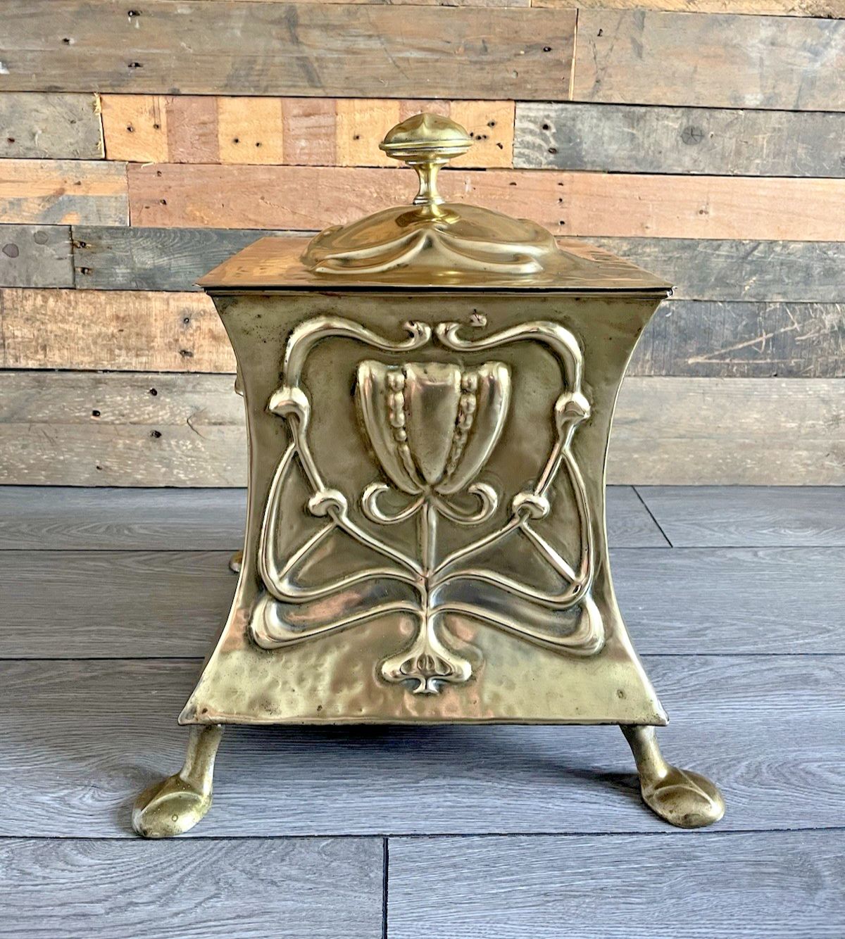 Antique Art Nouveau Floral Brass Beaten Riveted Coal Box Scuttle Bucket Log Bin
