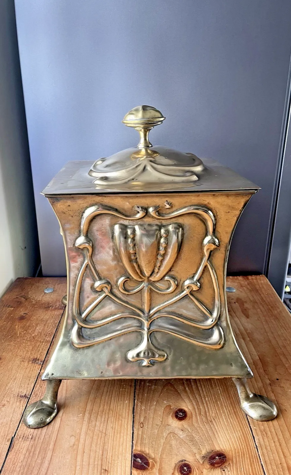 Antique Art Nouveau Floral Brass Beaten Riveted Coal Box Scuttle Bucket Log Bin photo furniture