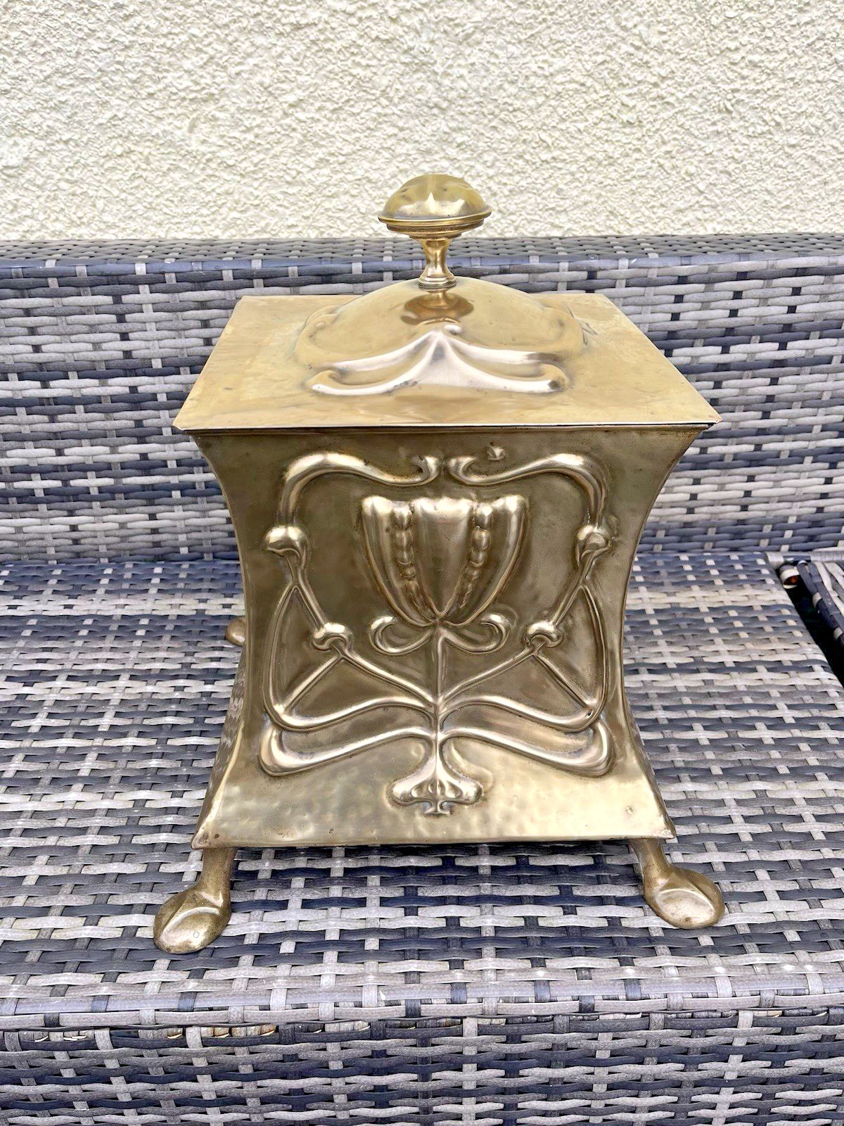 Antique Art Nouveau Floral Brass Beaten Riveted Coal Box Scuttle Bucket Log Bin photo Home Fixtures