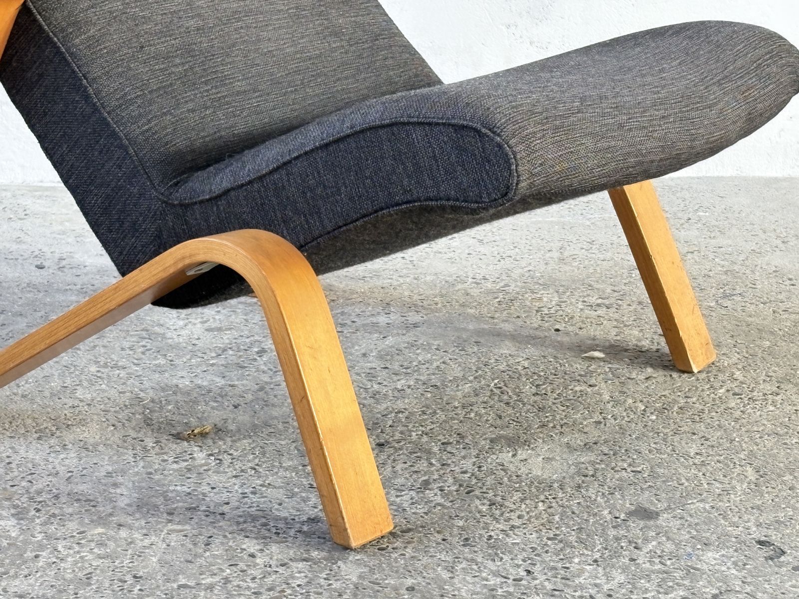 Furniture Grasshopper Lounge Chair Designed By Eero Saarinen For Knoll 1950ies photo