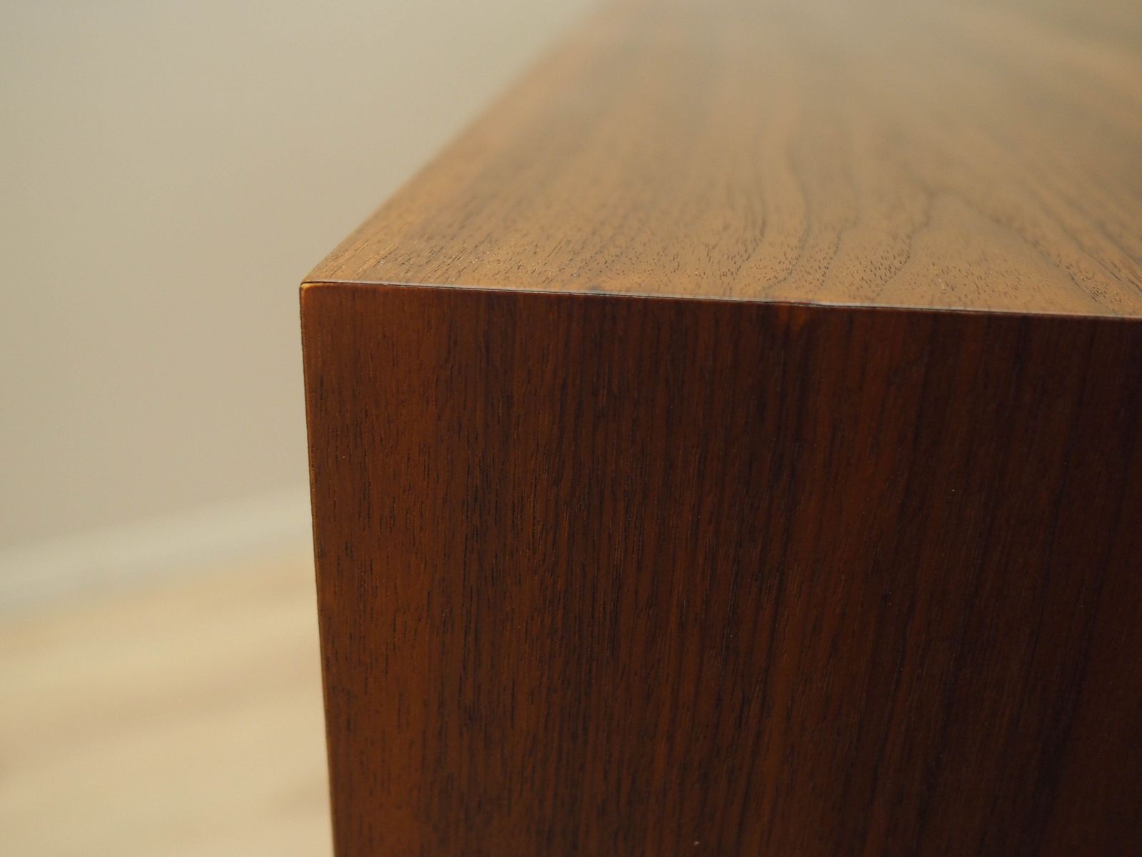 2069.0 Walnoot Kast, Deens Design, Jaren 1970, Ontwerper: Carlo Jensen, Fabrikant: Hundevad photo