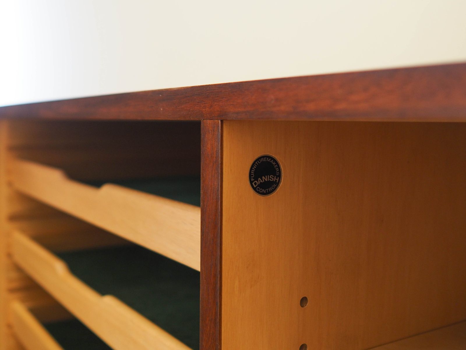 photo vintage Walnoot Kast, Deens Design, Jaren 1970, Ontwerper: Carlo Jensen, Fabrikant: Hundevad
