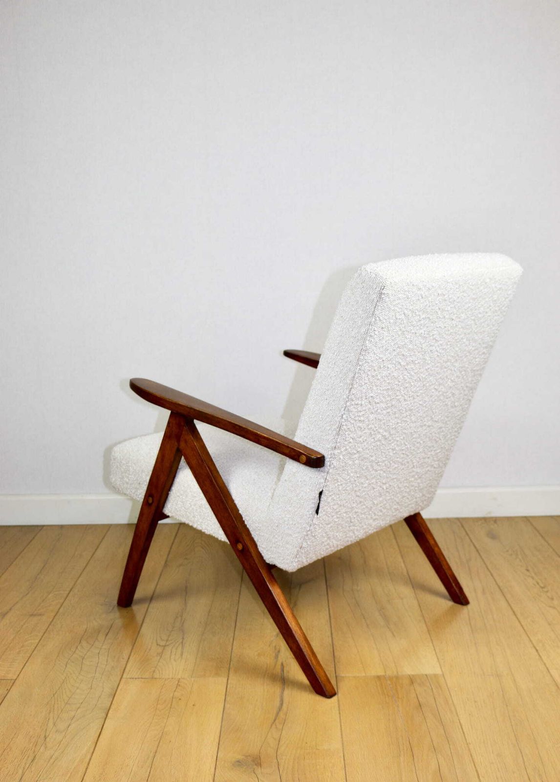 Vintage B 310 Var Armchair, White Bouclé Structured 1970s Brown Wood photo buy