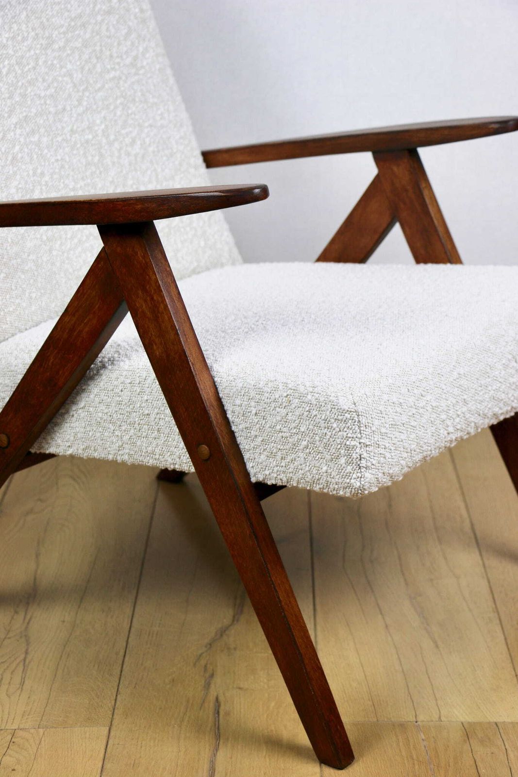 Furniture Vintage B 310 Var Armchair, White Bouclé Structured 1970s Brown Wood photo