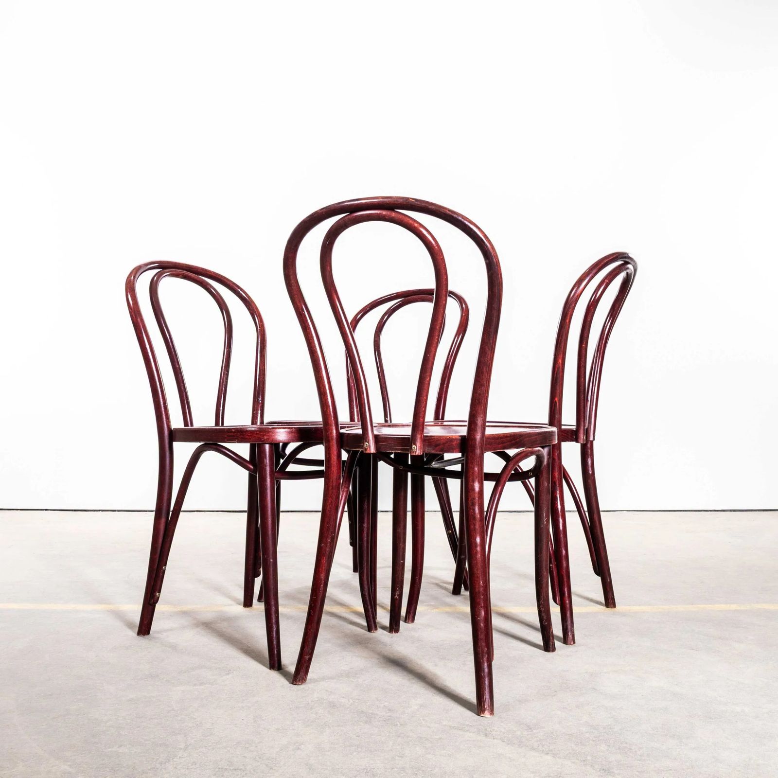 photo furniture 1980’s Classic Dark Mahogany Hoop Back Bentwood Dining Chairs