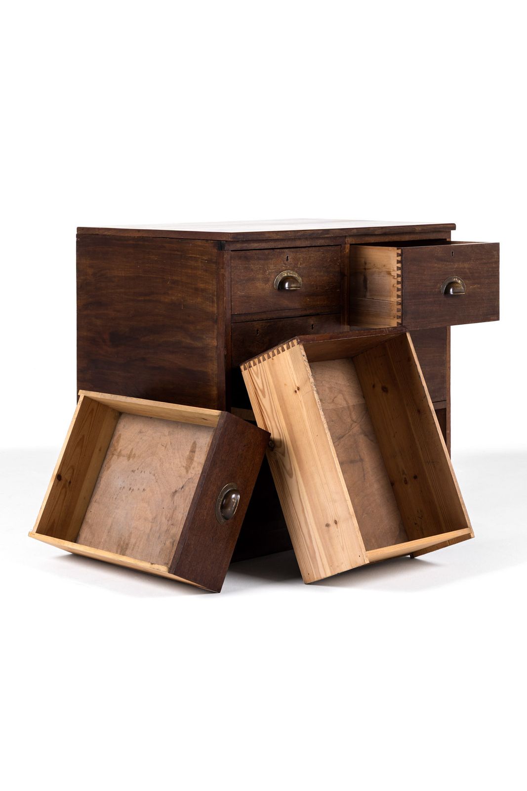 photo vinterior English Bank Of Drawers, 1930s