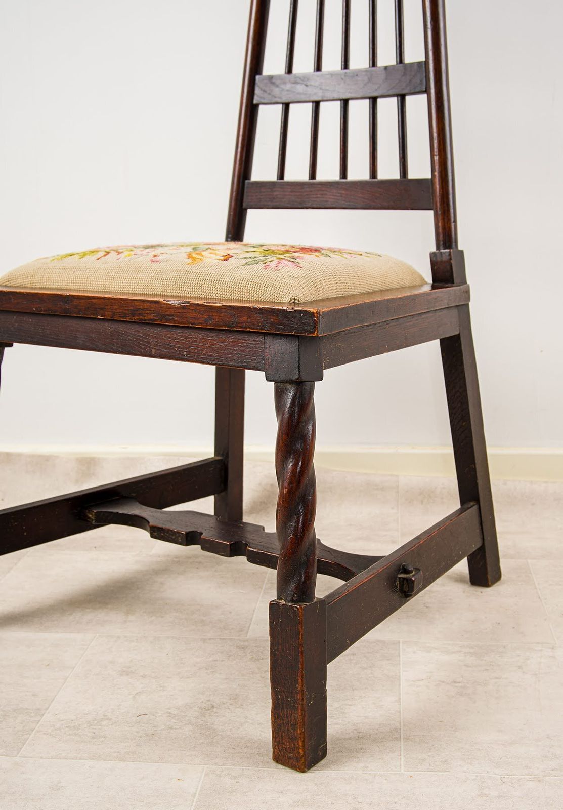Liberty & Co Arts & Crafts Oak Chair, England C1900 photo 1400.0