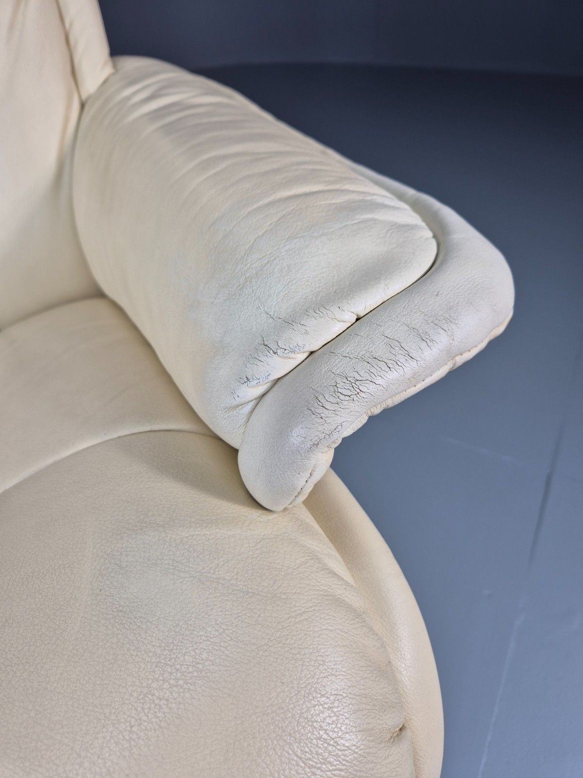 photo vinterior Vintage Swivel Recline Lounge Chair Danish Cream Leather 1990s Eb11433 Mswi