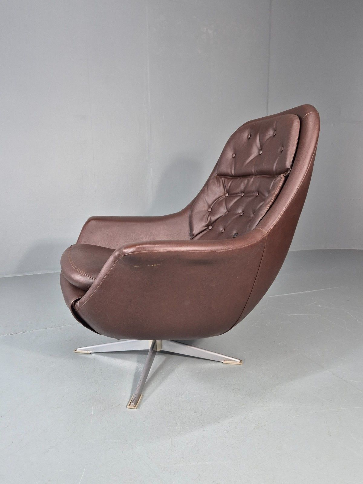 photo furniture Retro Swivel Bucket Chair 1970s Denmark Brown Vinyl Mid Century Eb11415 Mswi