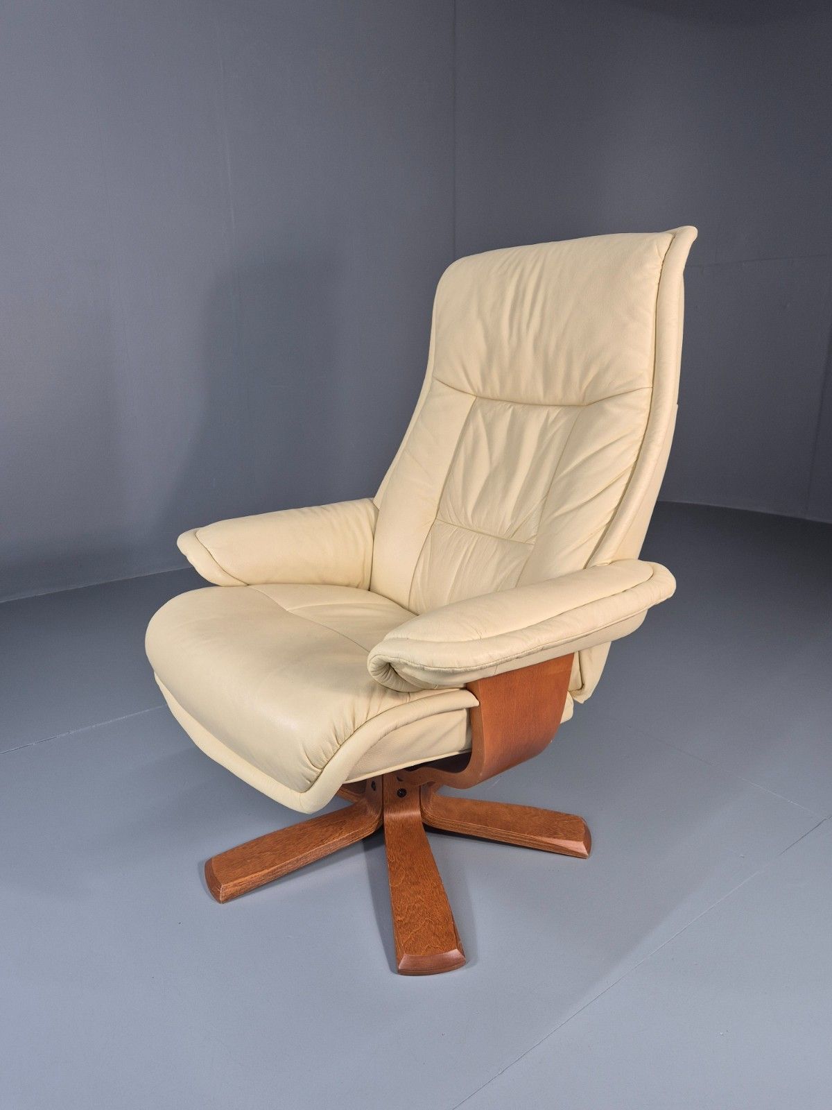Vintage Danish Swivel Recline Lounge Chair Cream Leather 1990s  Eb11400 Mswi